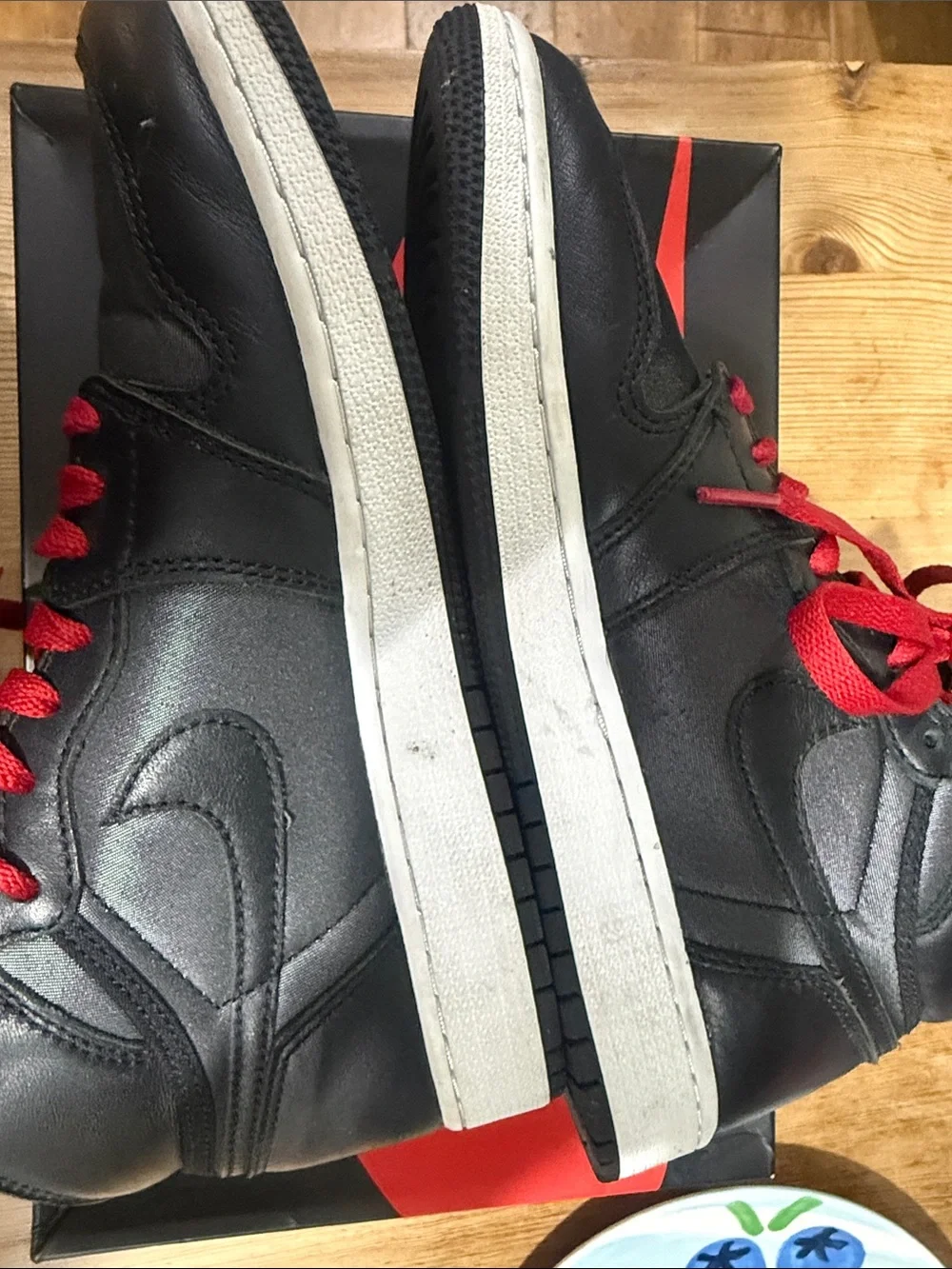 Nike Air Jordan Retro Black and Red Youth Size 6.5 High-Top Sneakers w box RARE
